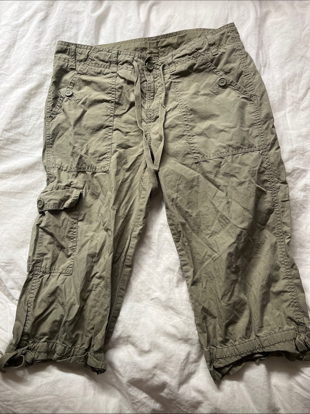 gap olive green cargo capris